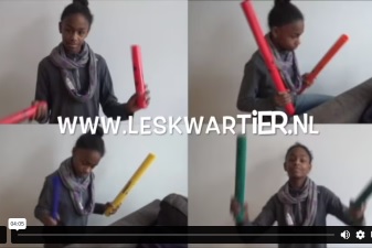 Middenbouw: Speel mee met Justina op de boomwhackers